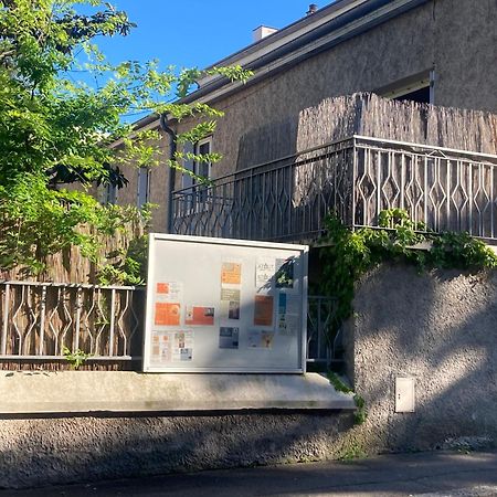 Maison Des Roses Улан Екстериор снимка